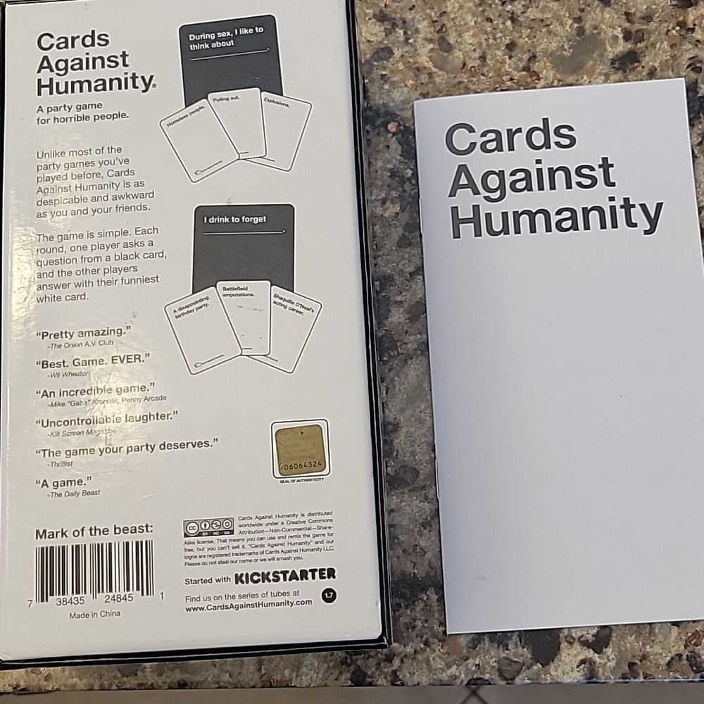 Cards Against Humanity - Picture 2 of 6